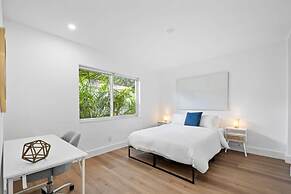 Spacious 2 BR Sailboat Bend