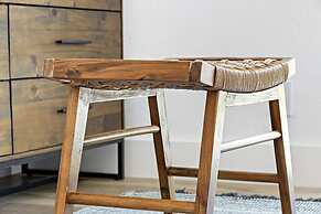 Bright and Spacious 2 BR Apartment