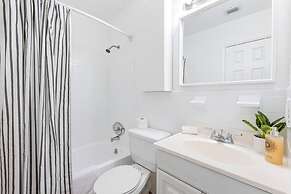 Musicians Lounge - 2 BR With Parking Asssigned