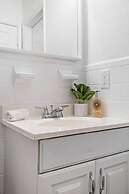 Musicians Lounge - 2 BR With Parking Asssigned