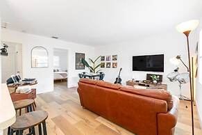 Musicians Lounge - 2 BR With Parking Asssigned