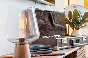 Musicians Lounge - 2 BR With Parking Asssigned