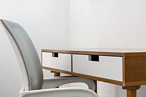 Musicians Lounge - 2 BR With Parking Asssigned