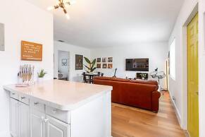 Musicians Lounge - 2 BR With Parking Asssigned