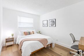 Musicians Lounge - 2 BR With Parking Asssigned