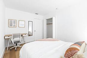 Musicians Lounge - 2 BR With Parking Asssigned