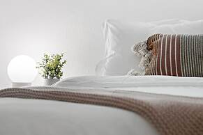 Musicians Lounge - 2 BR With Parking Asssigned