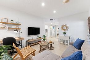Bright Stylish Apt in Las Olas Blvd Victoria Park