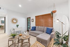 Bright Stylish Apt in Las Olas Blvd Victoria Park