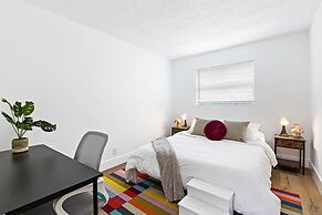 Stylish 2 BR Condo - Free Parking on Premises