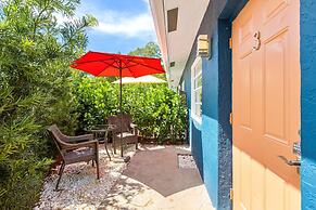 Stylish 2 BR Condo - Free Parking on Premises