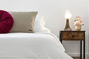 Stylish 2 BR Condo - Free Parking on Premises