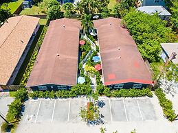 Stylish 2 BR Condo - Free Parking on Premises