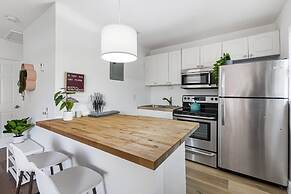 Stylish 2 BR Condo - Free Parking on Premises