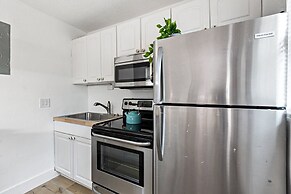 Stylish 2 BR Condo - Free Parking on Premises