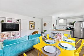 Stylish 2 BR Condo - Free Parking on Premises