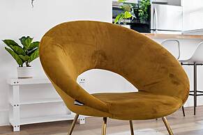 Stylish 2 BR Condo - Free Parking on Premises