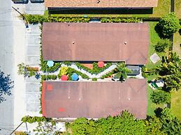 Stylish 2 BR Condo - Free Parking on Premises