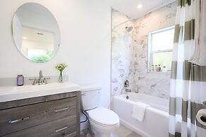 Beautiful And Comfortable Apt in Victoria Park