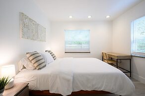 Beautiful And Comfortable Apt in Victoria Park