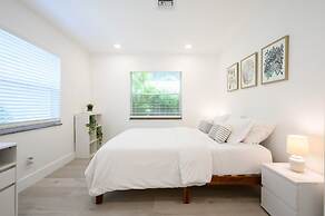 Beautiful And Comfortable Apt in Victoria Park