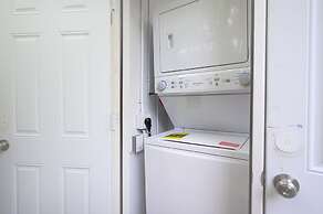 Beautiful And Comfortable Apt in Victoria Park