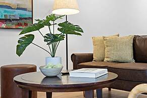 Awesome 1BR Apartment Sailboat