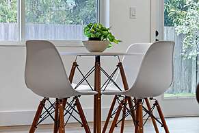 Awesome 1BR Apartment Sailboat