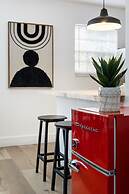 Lovely 2 BR Condo With Free Parking on Premises