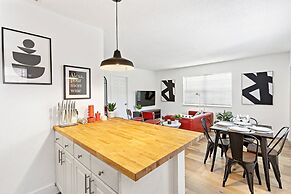 Lovely 2 BR Condo With Free Parking on Premises