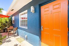 Lovely 2 BR Condo With Free Parking on Premises