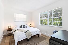 Lovely 2 BR Condo With Free Parking on Premises