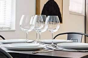 Lovely 2 BR Condo With Free Parking on Premises