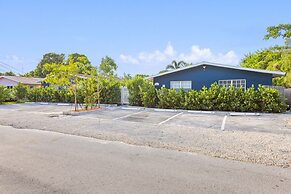 Lovely 2 BR Condo With Free Parking on Premises