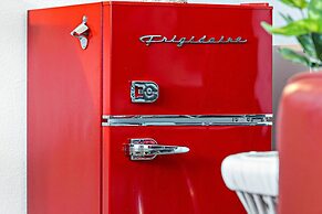 Lovely 2 BR Condo With Free Parking on Premises