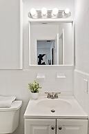 Lovely 2 BR Condo With Free Parking on Premises