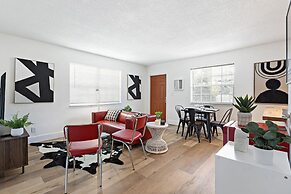 Lovely 2 BR Condo With Free Parking on Premises