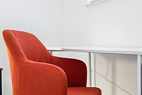 Lovely 2 BR Condo With Free Parking on Premises