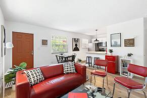 Lovely 2 BR Condo With Free Parking on Premises