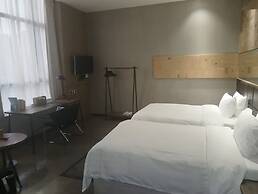 Time Tunnel Designer Hotel