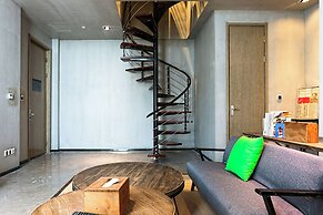 Time Tunnel Designer Hotel