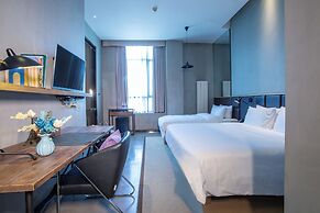 Time Tunnel Designer Hotel