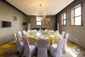 Time Tunnel Designer Hotel