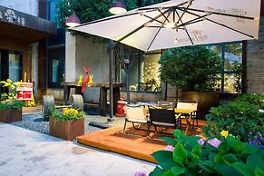 Time Tunnel Designer Hotel