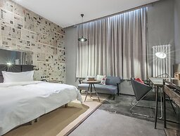 Time Tunnel Designer Hotel