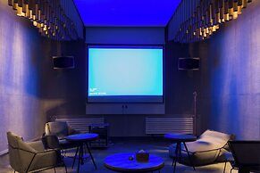 Time Tunnel Designer Hotel