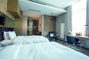 Time Tunnel Designer Hotel