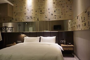 Time Tunnel Designer Hotel