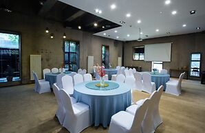 Time Tunnel Designer Hotel