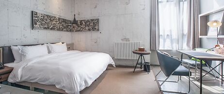 Time Tunnel Designer Hotel